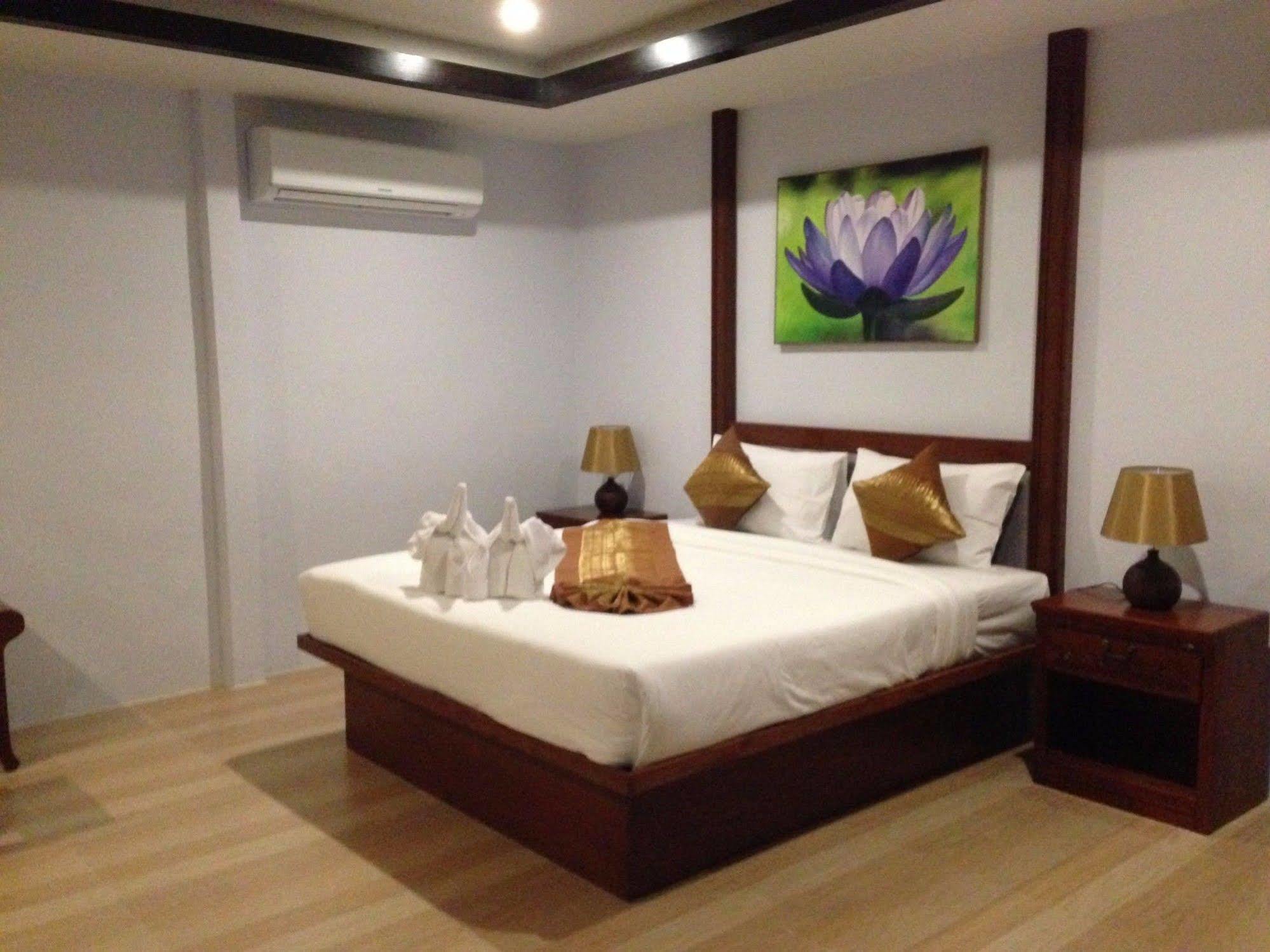 The Hip Resort @ Khao Lak Bang Sak Exterior photo