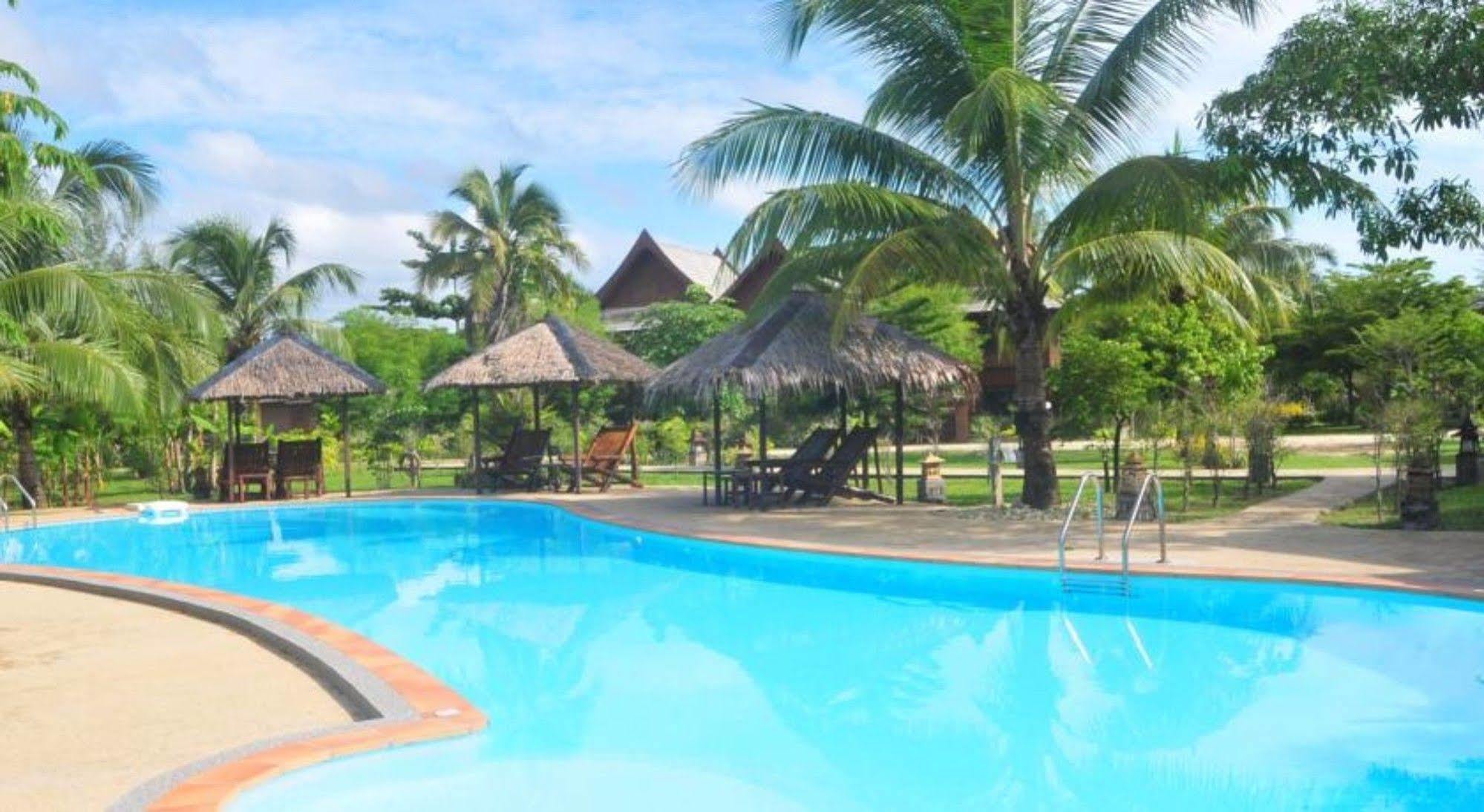 The Hip Resort @ Khao Lak Bang Sak Exterior photo